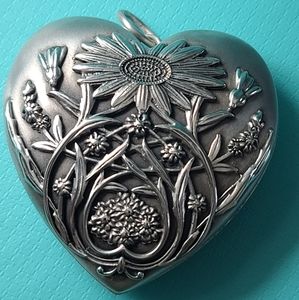 Tiffany & Co. Daisy Ziegfeld Heart 💙 Locket